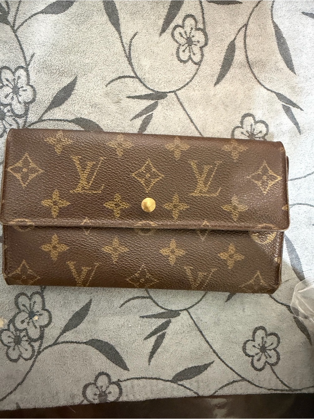 Authentic - Louis Vuitton Monogram Porte Trésor International Wallet